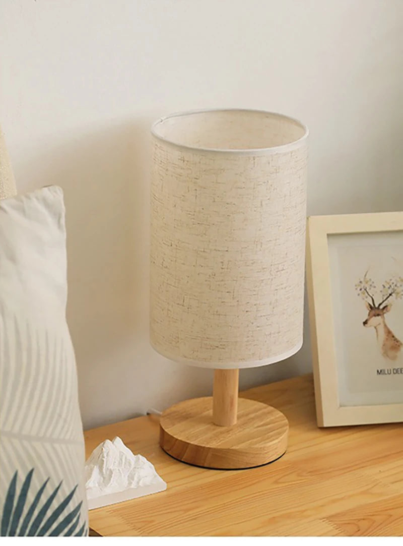 Lámpara de mesa de tela y madera