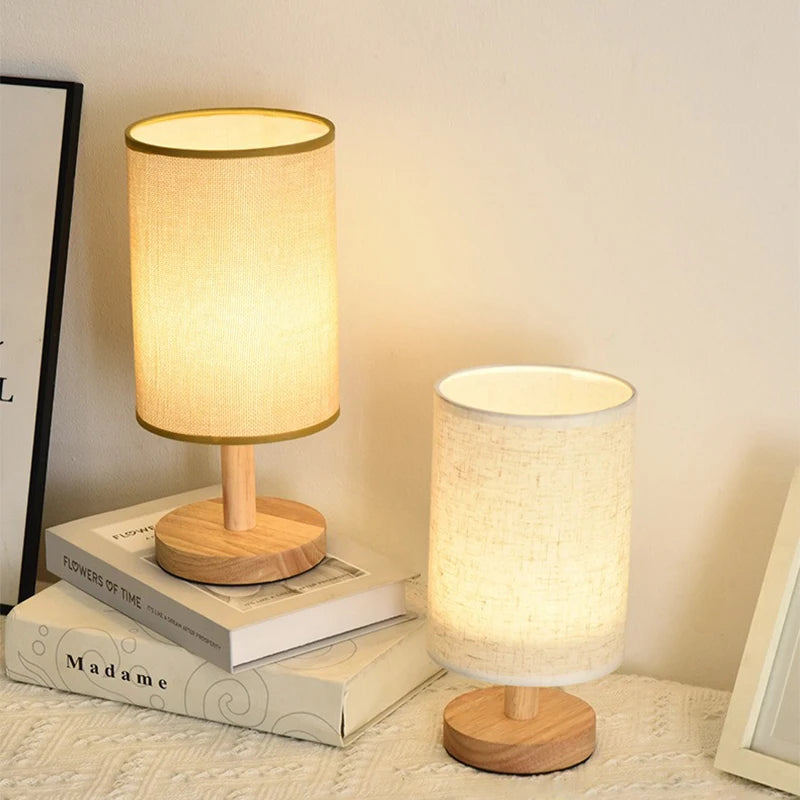 Lámpara de mesa de tela y madera