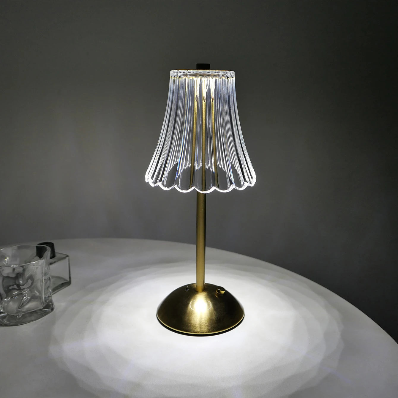 Lámpara de mesa retro de cristal