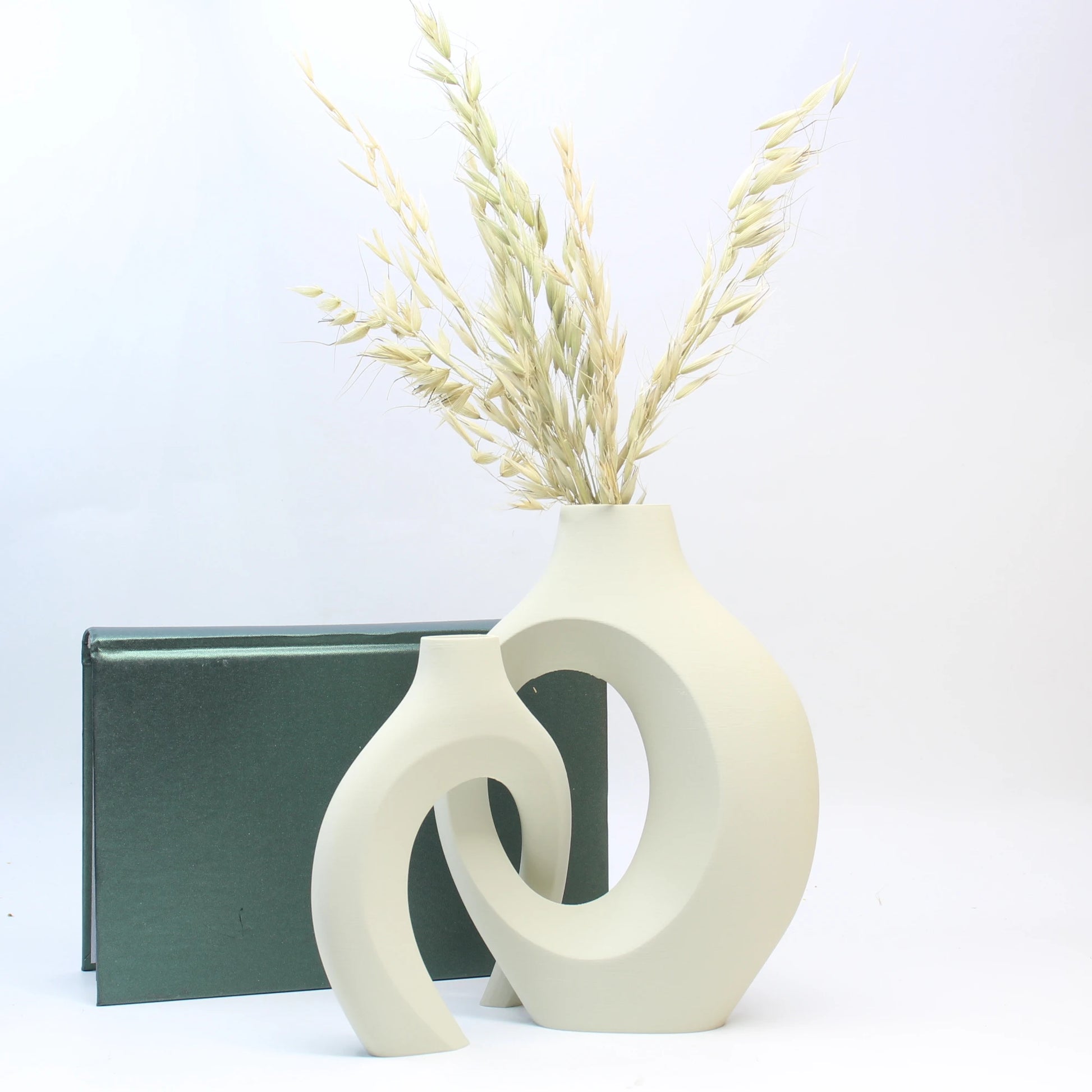 jarron geometrico blanco dos piezas libro