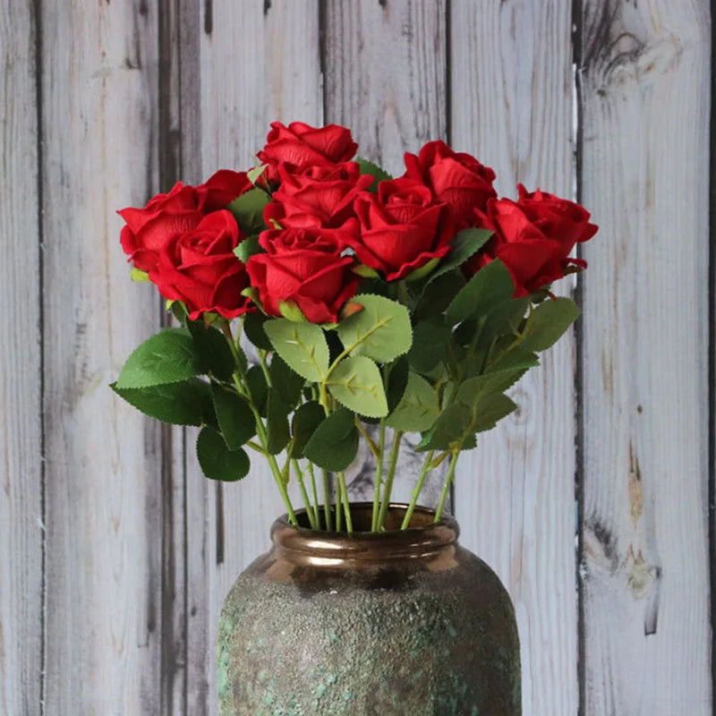 rosas artificales rojas