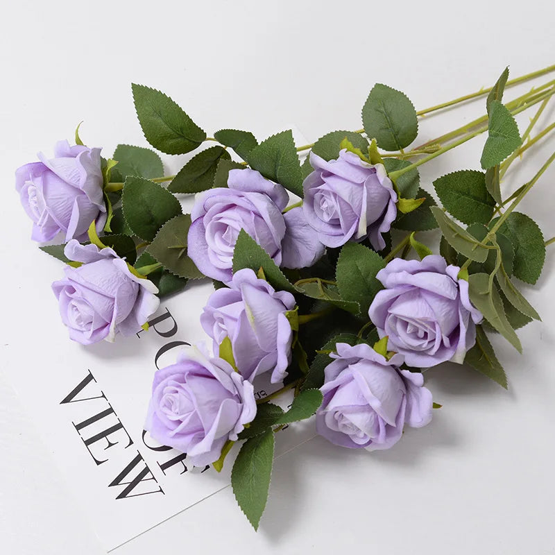 rosas artificiales violetas